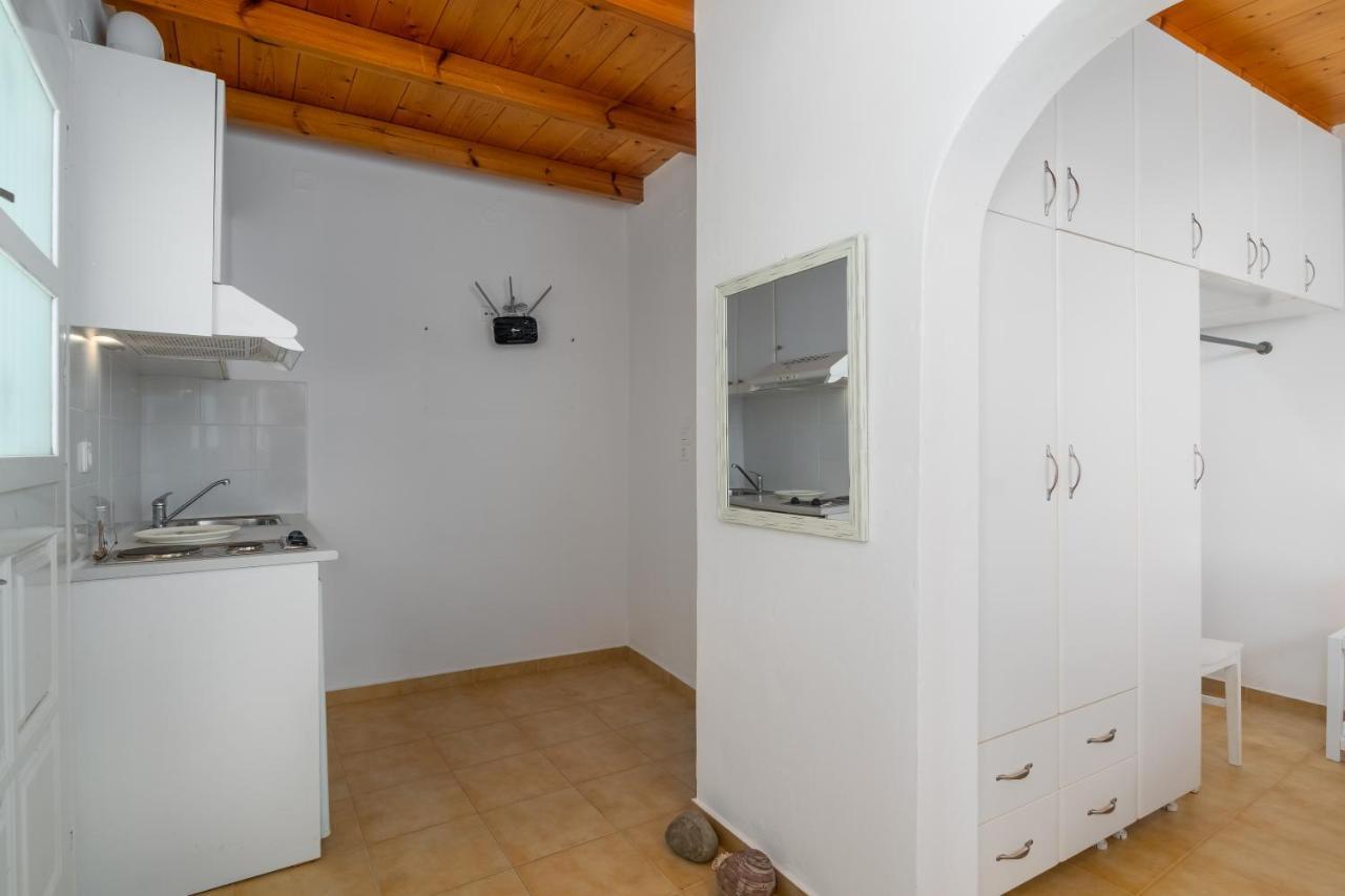 Georgia'S House & Apartment Αδάμας Εξωτερικό φωτογραφία